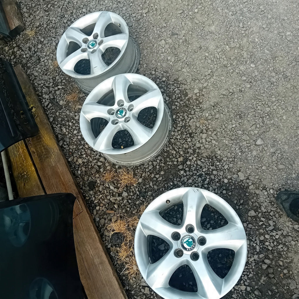 3x Alufelge 15 Zoll 6.0" 5x100 5J0601025A Skoda Rim Wheel