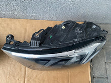 Load image into Gallery viewer, Frontscheinwerfer Audi A1 82A941033D Full LED Ein Satz Scheinwerfer Headlight