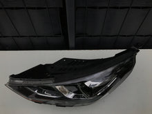 Laden Sie das Bild in den Galerie-Viewer, Frontscheinwerfer Hyundai I30 III 92101-G4510 LED Ein Stück (Rechts oder Links)