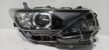 Laden Sie das Bild in den Galerie-Viewer, Frontscheinwerfer Toyota Auris 81130-02K30 Rechts Scheinwerfer Headlight