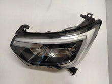 Laden Sie das Bild in den Galerie-Viewer, Frontscheinwerfer Renault Master 260607867R Links Scheinwerfer Headlight SCH9286625074hg