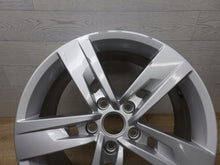 Load image into Gallery viewer, 1x Alufelge 17 Zoll 7.0&quot; 5x112 49ET Glanz Silber 5F0601025 Seat Leon Rim Wheel