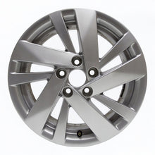 Laden Sie das Bild in den Galerie-Viewer, 1x Alufelge 15 Zoll 5.5&quot; 5x100 40ET Glanz Silber 2G0601025BB VW Polo Rim Wheel