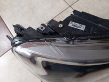 Laden Sie das Bild in den Galerie-Viewer, Frontscheinwerfer Opel E Combo 90145300 9816825480 LED Rechts Headlight