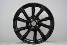 Laden Sie das Bild in den Galerie-Viewer, 1x Alufelge 17 Zoll 7.0&quot; 5x100 51ET Glanz Schwarz 6VA601025F Skoda Fabia