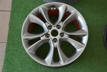 Laden Sie das Bild in den Galerie-Viewer, 1x Alufelge 18 Zoll 7.5&quot; 5x114.3 54ET Glanz 52910-2V850 Hyundai Rim Wheel