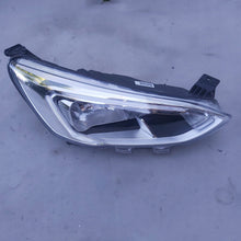 Laden Sie das Bild in den Galerie-Viewer, Frontscheinwerfer Ford Focus JX7B13W029AE Rechts Scheinwerfer Headlight