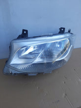 Laden Sie das Bild in den Galerie-Viewer, Frontscheinwerfer Mercedes-Benz Sprinter A9109060000 Links Headlight