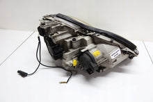 Laden Sie das Bild in den Galerie-Viewer, Frontscheinwerfer Mercedes-Benz R230 0301176475 Xenon Links Headlight SCH2862531809gv