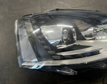 Laden Sie das Bild in den Galerie-Viewer, Frontscheinwerfer VW 7E5941016 Xenon Rechts Scheinwerfer Headlight SCH5328095908fr