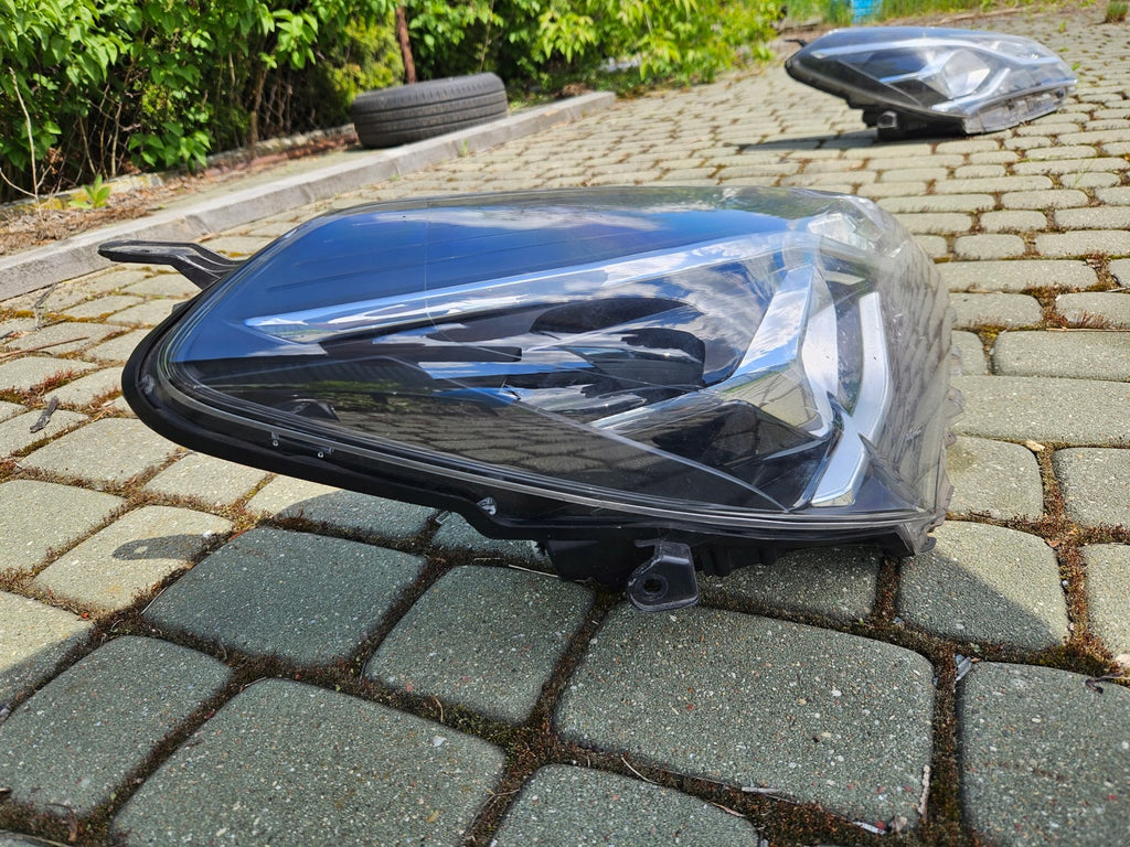 Frontscheinwerfer Toyota Yaris LED Rechts Scheinwerfer Headlight