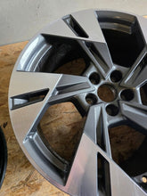 Laden Sie das Bild in den Galerie-Viewer, 1x Alufelge 20 Zoll 9.0" 5x112 38ET Glanz Silber 4KE601025AA Audi E-Tron FEL9627665612lt