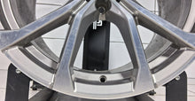 Laden Sie das Bild in den Galerie-Viewer, 1x Alufelge 19 Zoll 10.0" 5x114.3 40ET Glanz Graphit 6883642 BMW G29 Mg FEL5635737611nl