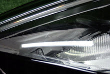 Laden Sie das Bild in den Galerie-Viewer, Frontscheinwerfer VW Golf VIII 90150891 Rechts Scheinwerfer Headlight SCH2681120302me