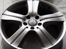 Laden Sie das Bild in den Galerie-Viewer, 1x Alufelge 18 Zoll 8.0&quot; 5x112 60ET Glanz Silber A1644011502 Mercedes-Benz