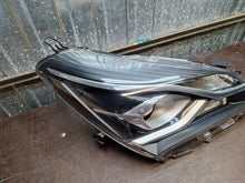 Load image into Gallery viewer, Frontscheinwerfer Toyota Yaris Rechts Scheinwerfer Headlight
