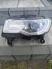 Laden Sie das Bild in den Galerie-Viewer, Frontscheinwerfer Jeep Grand Cherokee Wk2 68144709AD Links Headlight SCH7822093966rx