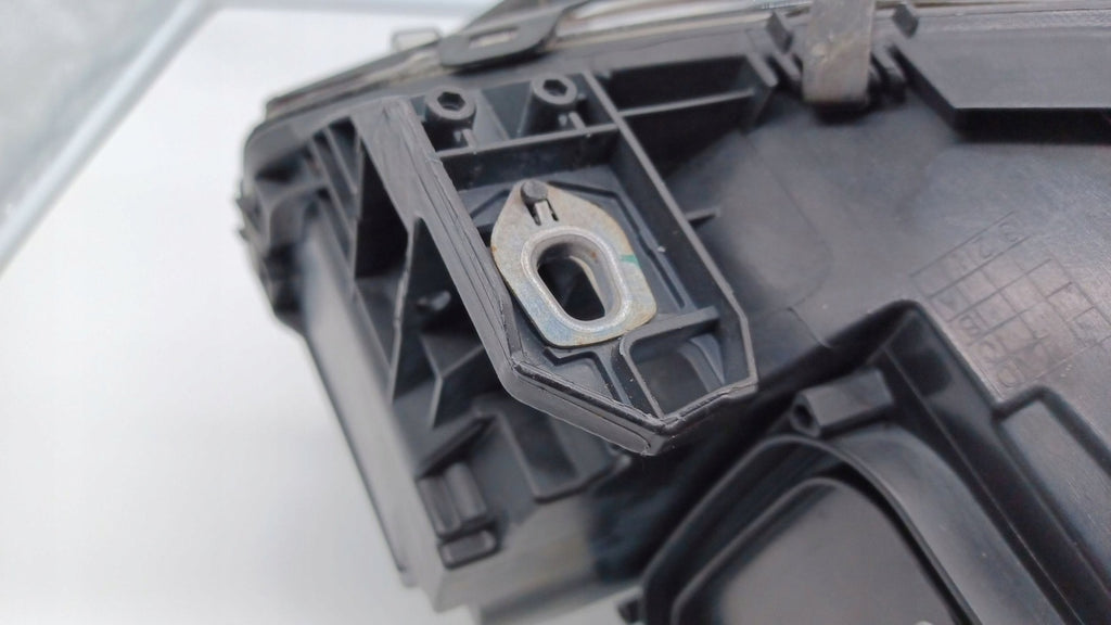 Frontscheinwerfer Mercedes-Benz W246 W242 A2468207261MERC Rechts Headlight SCH8303202470rh