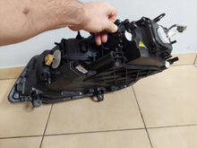 Load image into Gallery viewer, Frontscheinwerfer VW Touareg 7P1941034A Xenon Rechts Scheinwerfer Headlight