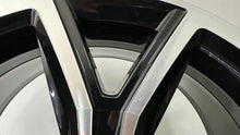 Laden Sie das Bild in den Galerie-Viewer, 1x Alufelge 18 Zoll 7.0" 5x100 39ET Glanz Schwarz 2GM601025F VW T-Cross FEL8279155113yb