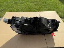 Laden Sie das Bild in den Galerie-Viewer, Frontscheinwerfer Skoda Octavia IV 5E4941015A LED Links Scheinwerfer Headlight SCH1185790328sq