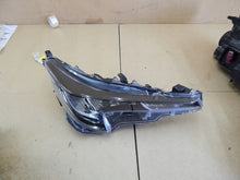 Laden Sie das Bild in den Galerie-Viewer, Frontscheinwerfer Toyota Corolla 81110-02S60 LED Rechts Scheinwerfer Headlight SCH2308771223mb
