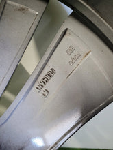 Laden Sie das Bild in den Galerie-Viewer, 1x Alufelge 19 Zoll 7.0&quot; 5x108 9809685477 Peugeot Ii Rim Wheel