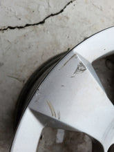 Laden Sie das Bild in den Galerie-Viewer, 1x Alufelge 17 Zoll 7.5&quot; 4x108 29ET Glanz Silber 9673738677 Peugeot 3008