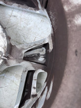 Load image into Gallery viewer, 1x Alufelge 15 Zoll 6.0&quot; 4x100 48ET Glanz Silber 52910-K7100 Hyundai I10 III I20