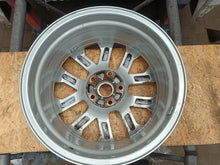 Load image into Gallery viewer, 1x Alufelge 17 Zoll 7.0" 5x114.3 40ET Glanz Silber 403008177DC Renault Kadjar FEL5879948500td
