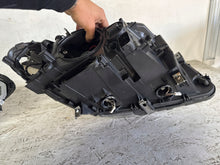 Laden Sie das Bild in den Galerie-Viewer, Frontscheinwerfer BMW 5 F11 F10 7203246 Xenon Ein Stück (Rechts oder Links) SCH3891597652tv