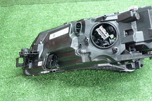 Laden Sie das Bild in den Galerie-Viewer, Frontscheinwerfer Skoda Superb III 3V1941016D Rechts Scheinwerfer Headlight SCH3490531743aj