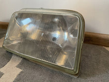 Laden Sie das Bild in den Galerie-Viewer, Frontscheinwerfer Renault 5 7700761342 7700761322 67504609 Vorderseite Headlight