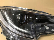 Laden Sie das Bild in den Galerie-Viewer, Frontscheinwerfer Toyota Corolla Ein Stück (Rechts oder Links) Headlight