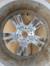 Load image into Gallery viewer, 1x Alufelge 17 Zoll 7.0" 5x114.3 43 5ET KBA53425 Hyundai I Rim Wheel FEL4901370825ay