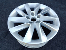 Laden Sie das Bild in den Galerie-Viewer, 1x Alufelge 17 Zoll 7.0" 5x112 40ET Glanz Silber 3V0601025C Skoda Superb Iii FEL7365126029qj