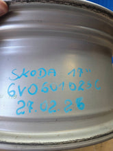 Laden Sie das Bild in den Galerie-Viewer, 1x Alufelge 17 Zoll 6V0601025C Skoda Fabia I Rim Wheel FEL7369096506pa