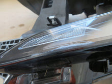 Laden Sie das Bild in den Galerie-Viewer, Frontscheinwerfer Renault Master 260609073R- 260609073R260609073R Links SCH5481780365cm