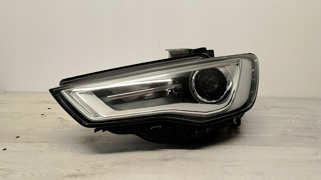 Frontscheinwerfer Audi A3 8V0941005 1EL010740-21 Xenon Links Headlight