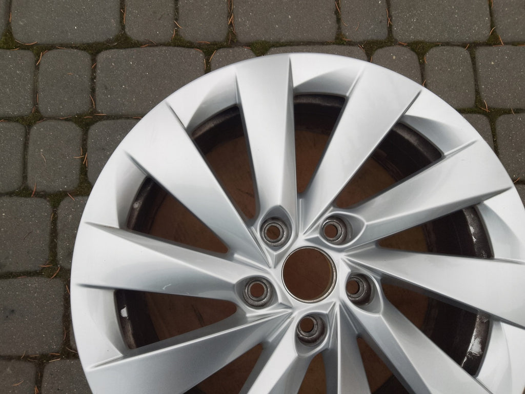 1x Alufelge 17 Zoll 7.0" 5x112 46ET Glanz Silber 5E3601025 Mg Octavia Iii FEL4805278132ha