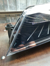 Laden Sie das Bild in den Galerie-Viewer, Frontscheinwerfer Skoda Superb III 3V1941015A Links Scheinwerfer Headlight