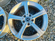 Laden Sie das Bild in den Galerie-Viewer, 4x Alufelge 17 Zoll 6.5" 5x112 44ET Glanz Silber A1774011200 Mercedes-Benz Cla FEL9499772097yw