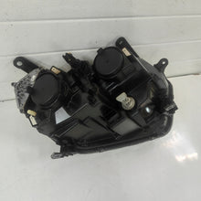 Laden Sie das Bild in den Galerie-Viewer, Frontscheinwerfer Dacia Duster 260609367R LED Links Scheinwerfer Headlight