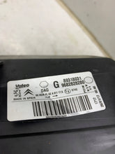 Laden Sie das Bild in den Galerie-Viewer, Frontscheinwerfer Citroën Berlingo 89318031 Ein Stück (Rechts oder Links) SCH9614015597om