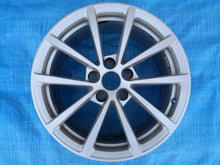 Load image into Gallery viewer, 1x Alufelge 17 Zoll 7.5" 5x112 36ET Glanz Silber 4K0601025 Audi A6 C8 B9 FEL5563141843kr