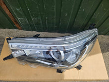 Laden Sie das Bild in den Galerie-Viewer, Frontscheinwerfer Toyota Hilux FFG1577 Links Scheinwerfer Headlight SCH8958216306kq