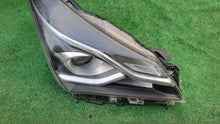 Load image into Gallery viewer, Frontscheinwerfer Toyota Yaris Rechts Scheinwerfer Headlight