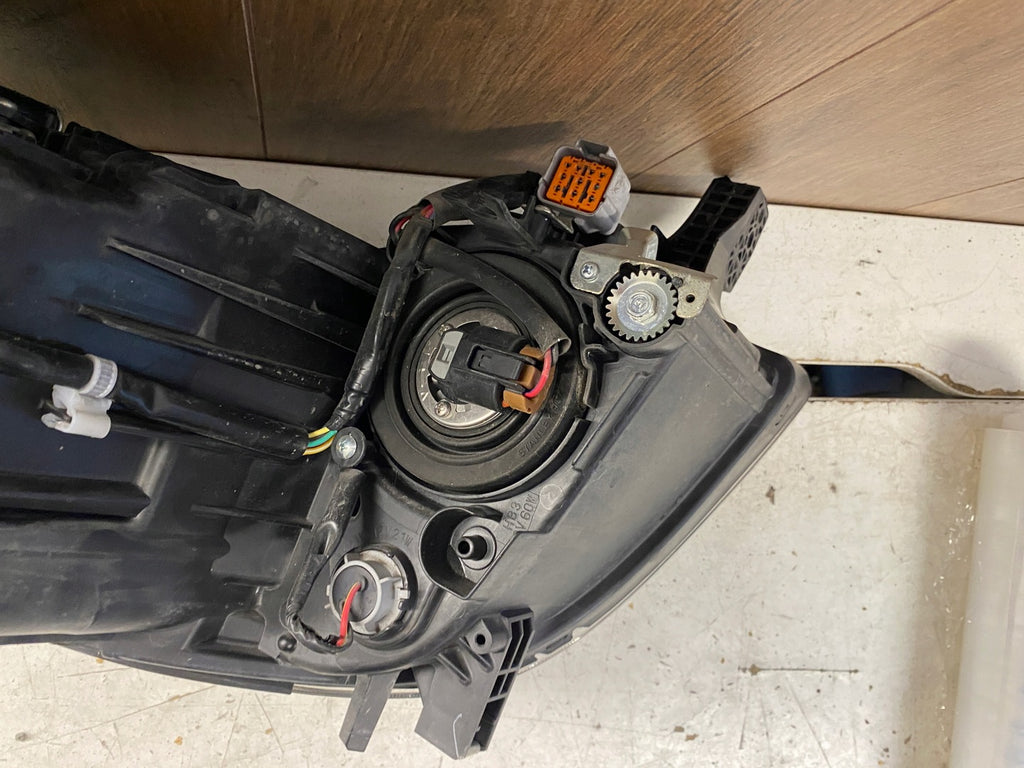 Frontscheinwerfer Mitsubishi I Ein Stück (Rechts oder Links) Headlight