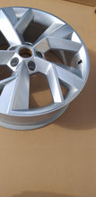 Laden Sie das Bild in den Galerie-Viewer, 1x Alufelge 19 Zoll 7.0" 5x112 43ET Glanz Silber 565601025F Skoda Kodiaq FEL8672874174je