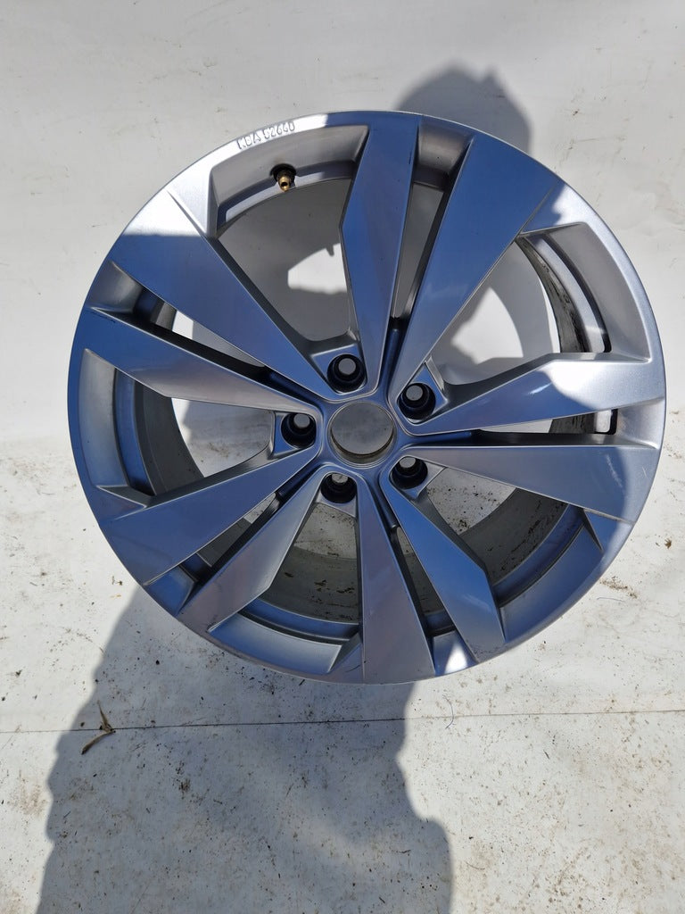 1x Alufelge 18 Zoll 7.5" 5x112 50ET Glanz Silber 10A071498 VW Rim Wheel FEL7777158204cb